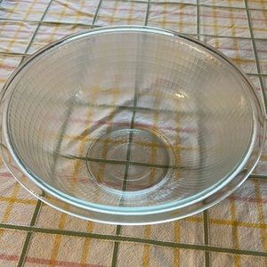 Vintage Pyrex 2.5 L mixing bowl basket weave pattern